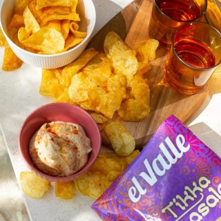 Troška exotiky nikdy neuškodí - a chipsy s příchutí Tikka Masala chutnají parádně. Ještě o něco lépe ve dvou, se sklenkou...